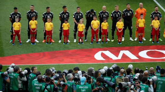 [VIDEO] El siempre emotivo himno argentino