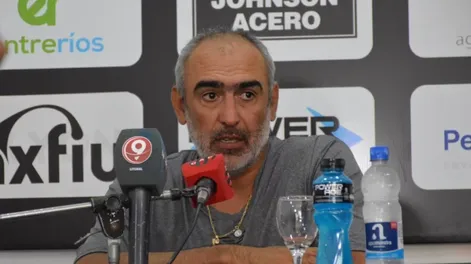 Iván Delfino dejó de ser el técnico de Patronato