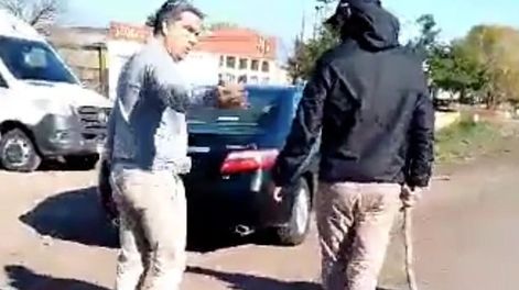 Capitanich intervino personalmente para liberar un corte de ruta y confrontó a un piquetero
