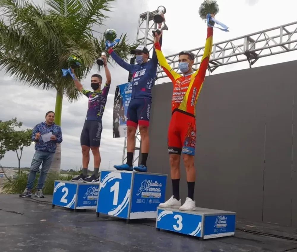 Nico Tivani se subió al podio en el inicio de la Vuelta a Formosa