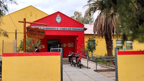 La Justicia intervino en dos escuelas de Jáchal por las amenazas de tiroteos y los alumnos asisten con bolsas transparentes