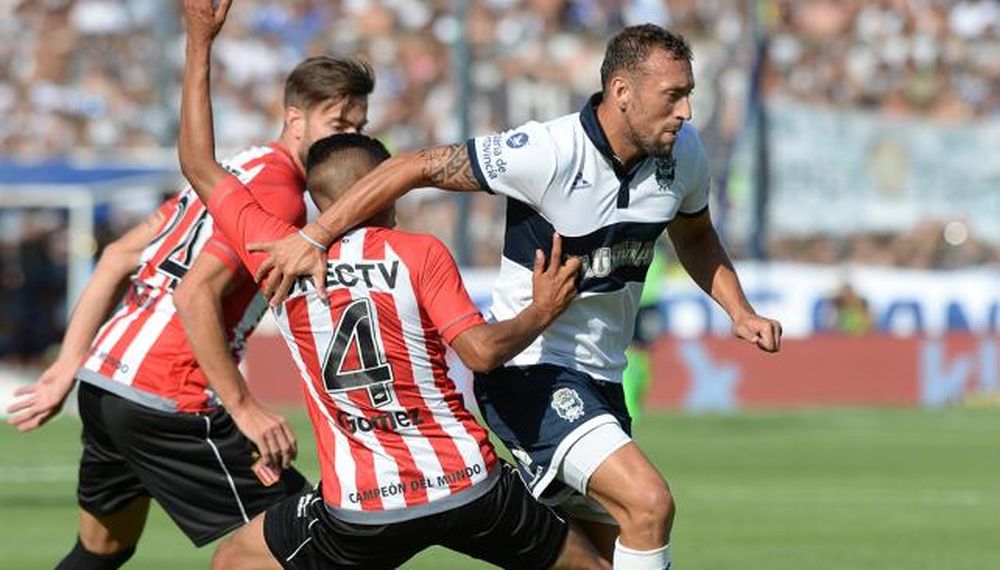 El clásico platense terminó empatado sin goles