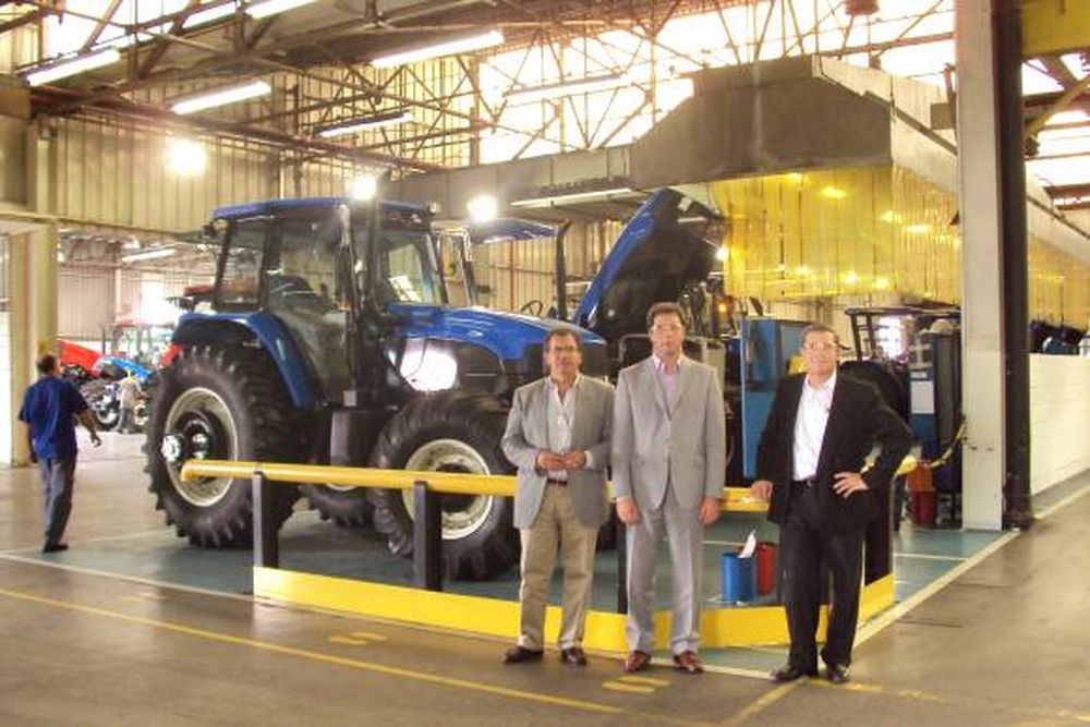 Uñac, tras una fábrica de tractores para Pocito