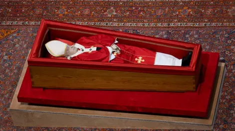 El sobrino del Papa Francisco consiguió viajar y estará presente en el último adiós