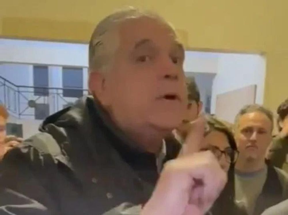 Fuerte cruce entre Ricardo López Murphy y militantes kirchneristas en la UBA