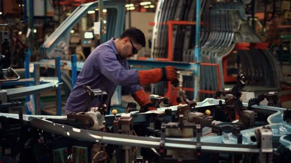 La industria cayó 3,2% interanual en enero.