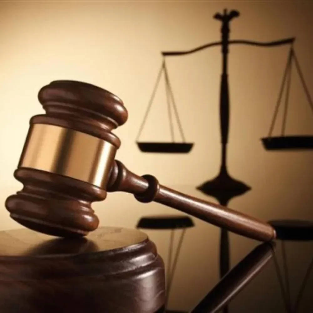 Un hombre mayor de edad convirtió un trámite de supresión de apellido por medio de la figura de la “adopción por integración”