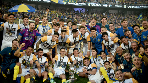 escandalo: un futbolista de estudiantes aparecio en los festejos de rosario central tras la polemica en la supercopa