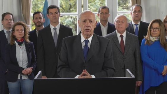 Lavagna suspendió su campaña por la crisis