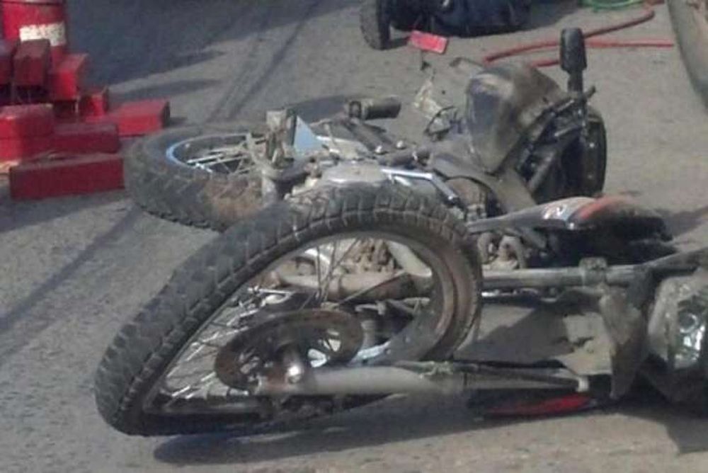 Un menor terminó con las dos piernas fracturadas por un violento choque en Chimbas