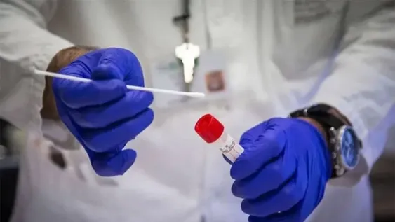 Detuvieron a dos bioquímicas por entregar falsos certificados de testeos de Covid