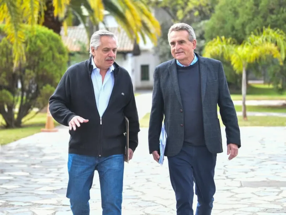 Agustín Rossi convocó a una reunión de Gabinete con Alberto Fernández