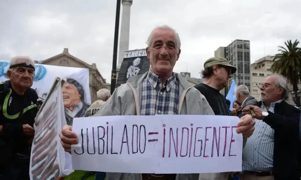 NO HAY PLATA. El Gobierno sostiene que la propuesta de financiamiento del Congreso para solventar la mejora jubilatoria cubre menos del 4%.