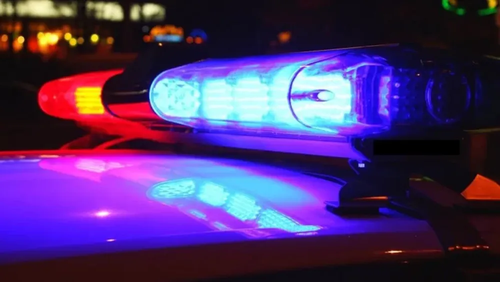 Murió un joven tras estrellar su auto contra un árbol en calle Chacabuco