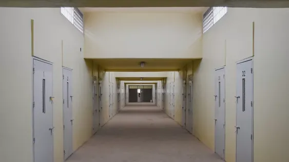 Una maestra que da clases en el Penal fue sorprendida ingresando celulares escondidos en una torta