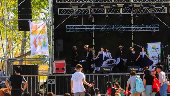 Festejo juvenil en Angaco