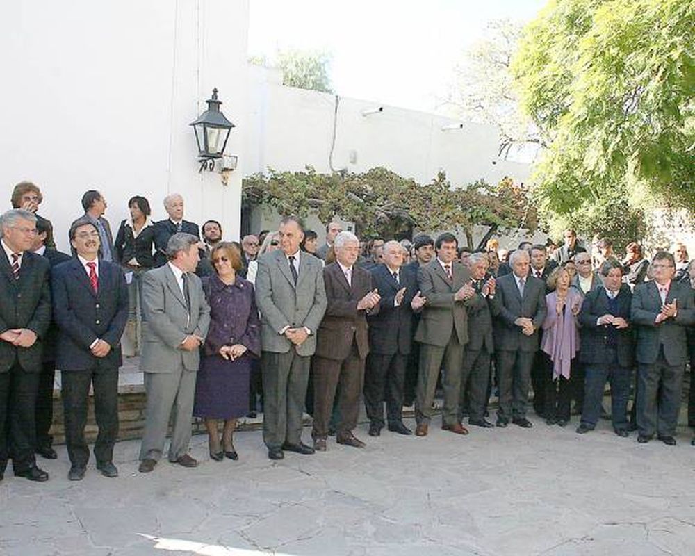 Ahora se viene el tironeo por los servicios