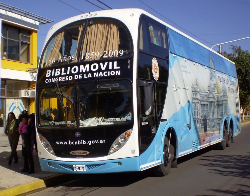 El Bibliomóvil de la Biblioteca del Congreso de la Nación.