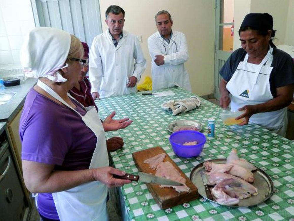 Escuelas jachalleras se capacitan en manipulación de alimentos