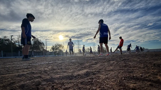 un domingo para la historia en media agua: belgrano recibe a desamparados por el regional amateur