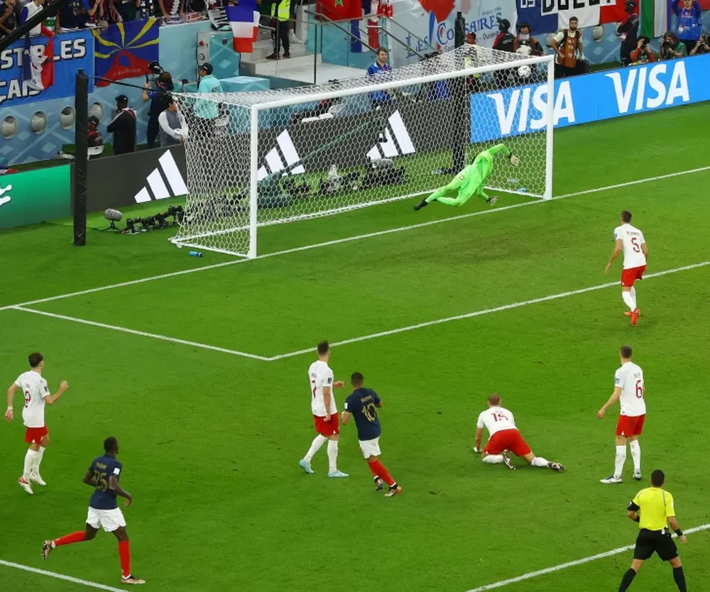 Mbappé lleva el campeón a los cuartos