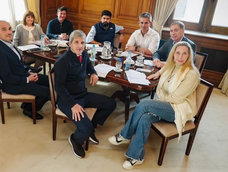 Con Karina Milei y Diego Santilli a la cabeza, el Gobierno reunió a su mesa política en Casa Rosada.