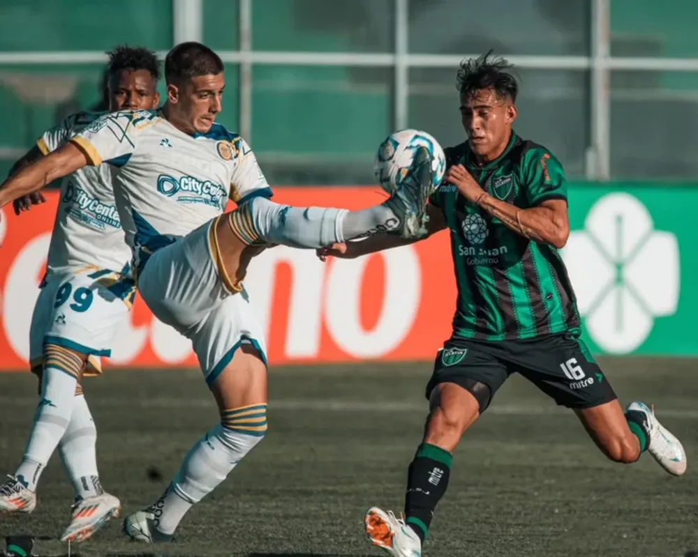 TITULAR. Ayrton Portillo estará en la franja derecha del mediocampo de San Martín contra San Lorenzo.