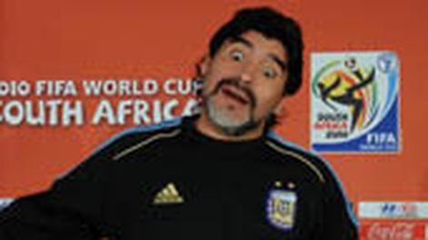 Maradona calificó de “vendepatria” a La Volpe