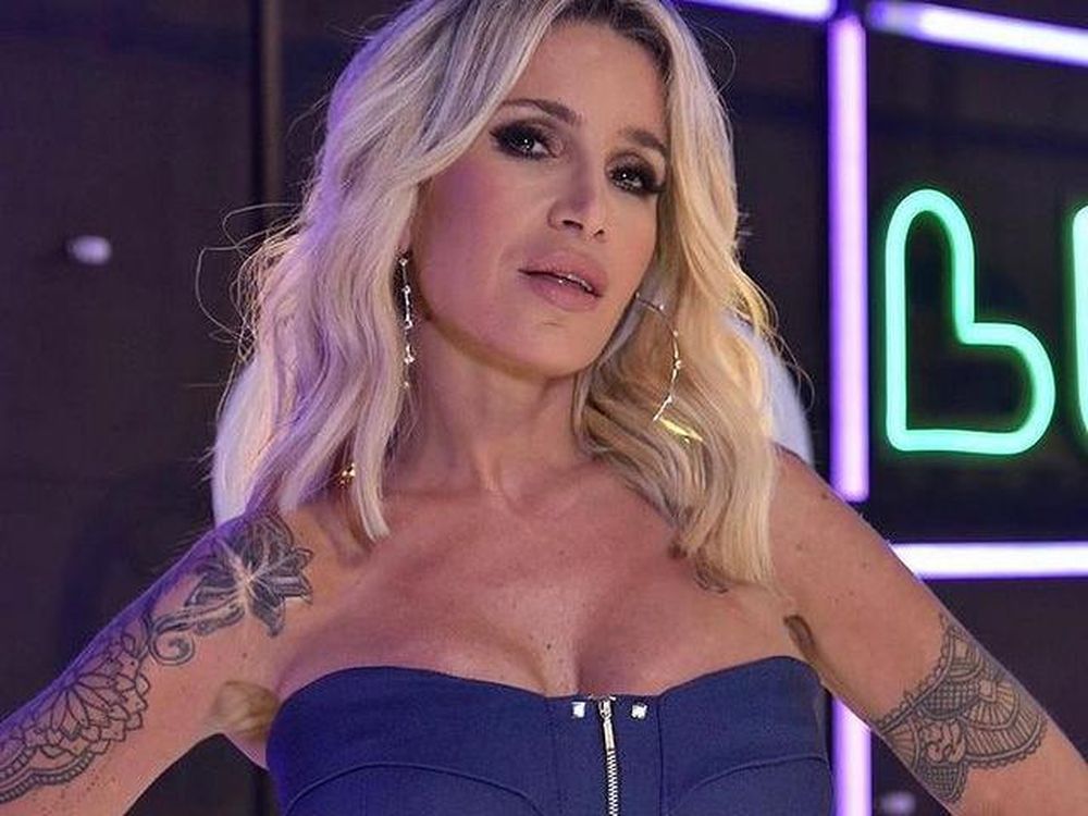 Florencia Peña publicó dos fotos semidesnuda y fue penalizada