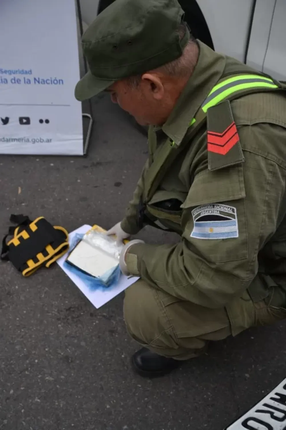 Gendarmería detuvo a dos conductores con más de dos kilos y medio de cocaína
