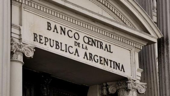 El Banco Central bajó la tasa de interés de referencia al 48%