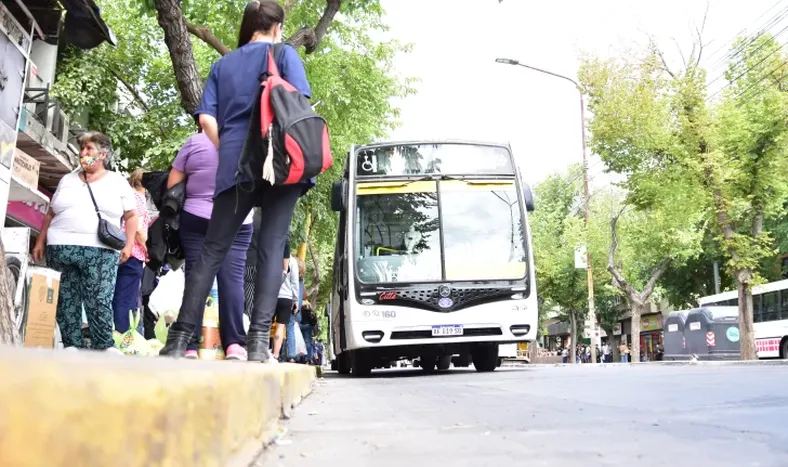 Empresarios aseguran que el transporte está garantizado para el lunes en San Juan