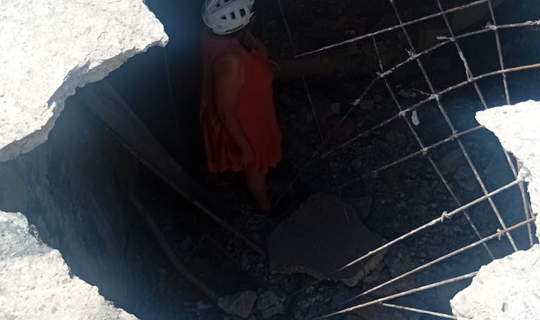 Personal policial rescató a una mujer que cayó a un sótano en su vivienda ubicada en Capital. &nbsp;