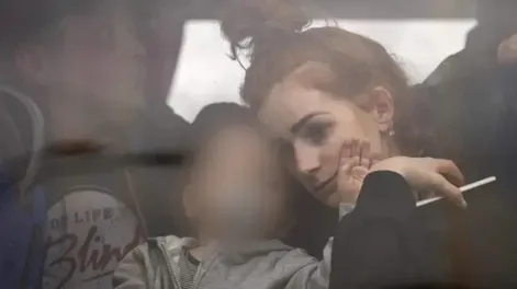 Recreó la película “La vida es bella” para evitar que su hija se angustie por la guerra