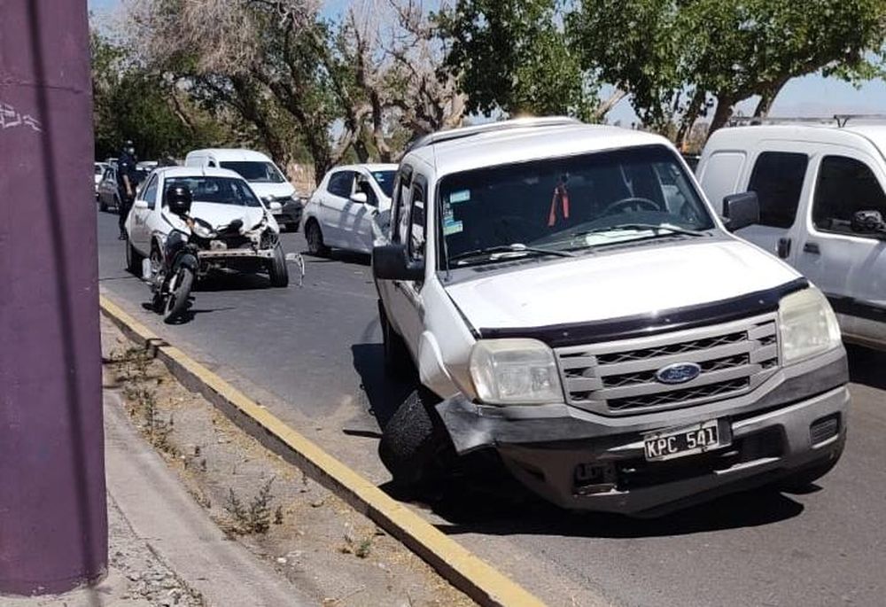 Aparatoso accidente en un cruce complicado de Capital