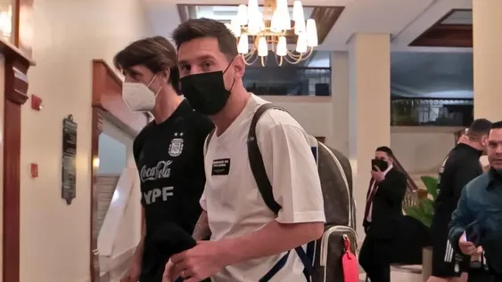 Scaloni, con el regreso de Messi y algunas bajas, analiza qué equipo jugará ante Venezuela