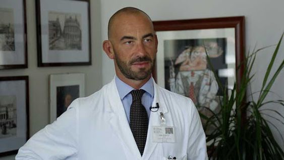 Un experto italiano dice que “el coronavirus se está debilitando y podría morir sin una vacuna”