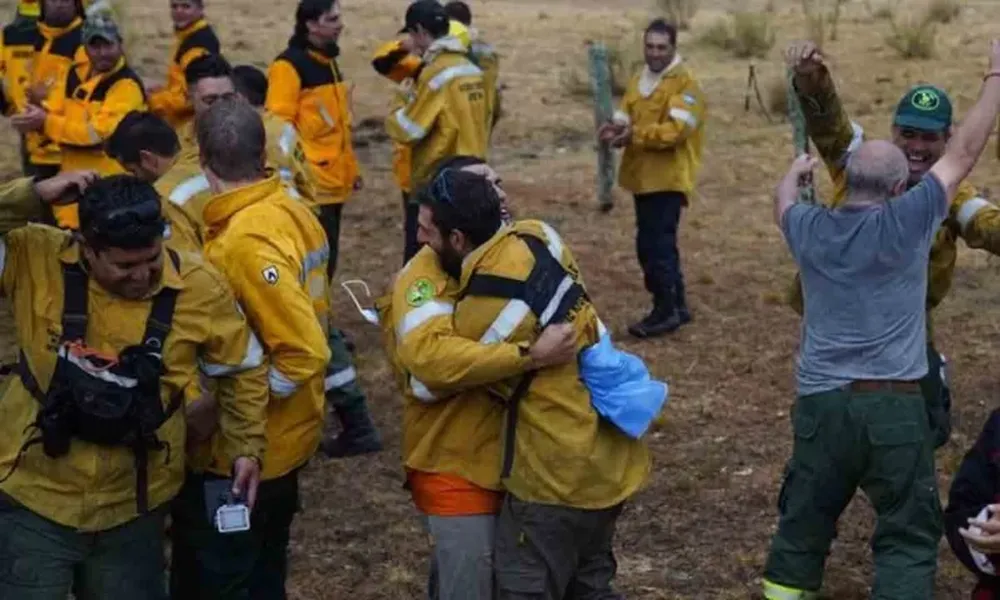 [VIDEO] Así festejaban los bomberos la lluvia en Corrientes