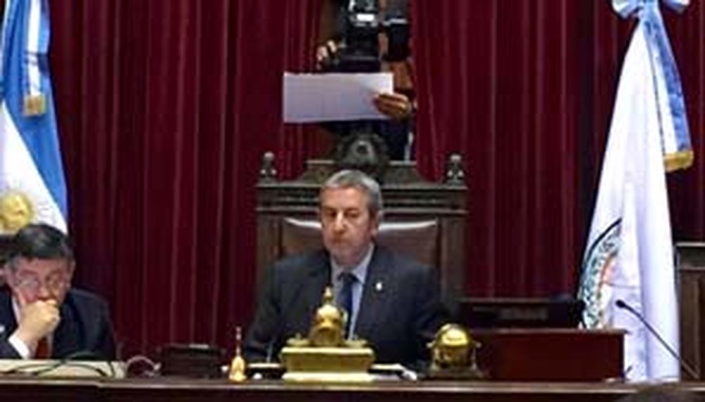 El hombre del “voto no positivo”, otra vez al frente del Senado