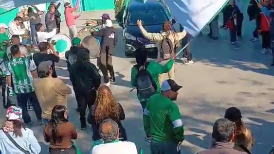 [videos] emotiva despedida al guri vargas: hinchas de desamparados lo homenajearon con canticos y banderas