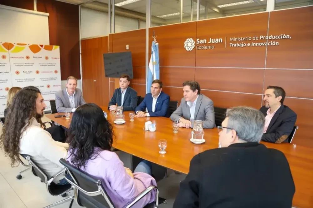 La provincia puso en marcha recientemente un proyecto para capacitar personas de más de 50 años en IA. Ahora se enfocarán en las empresas.