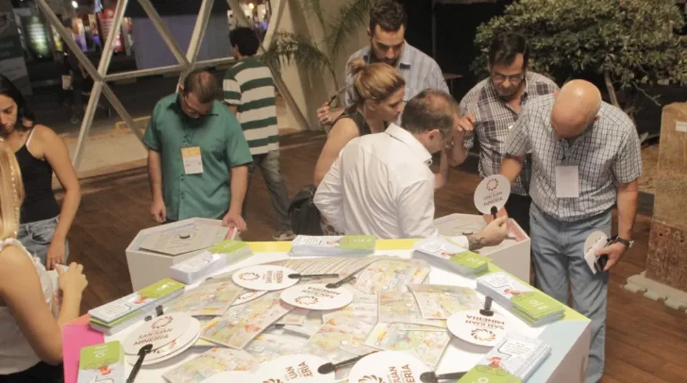 Desde cerca de las 19 hubo filas para ver la feria con comodidad