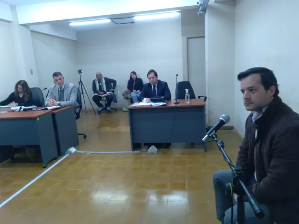 El médico Leonardo Santiago Furlotti (derecha) se abstuvo de dar su versión de los hechos.