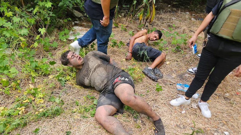 Keloke” y “Meca, luego de intentar escapar por una zona llena de vegetación y un basural, pero fueron arrestados.