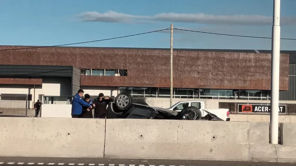 Accidente en la Ruta 40: un auto volcó en Pocito