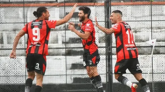 Patronato lo gritó por tres