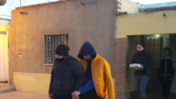 Con arma policial robaban los “San Juan servicios”