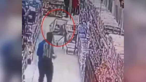 Filman “actividad paranormal” en un supermercado de Perú