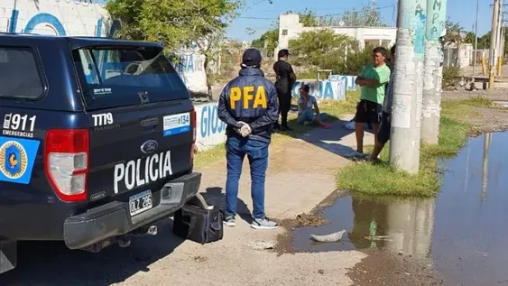 Los pararon en medio de los controles de cuarentena y llevaban $10.000 en droga