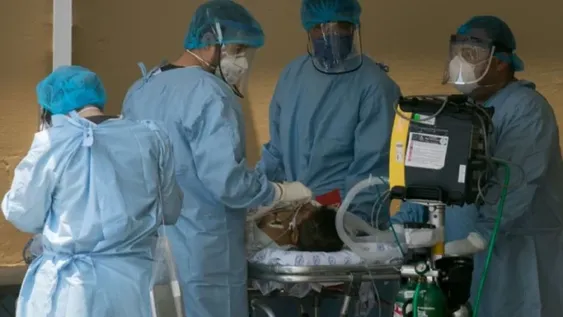 Se filtró un video donde un médico decide a quién salvar y a quién no